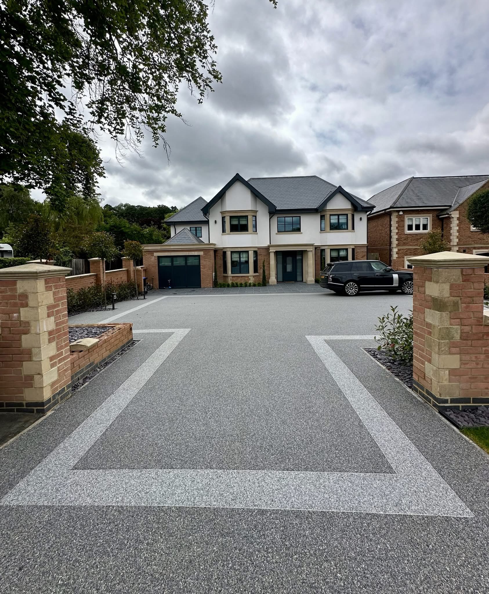Resin bound patio with decorative border