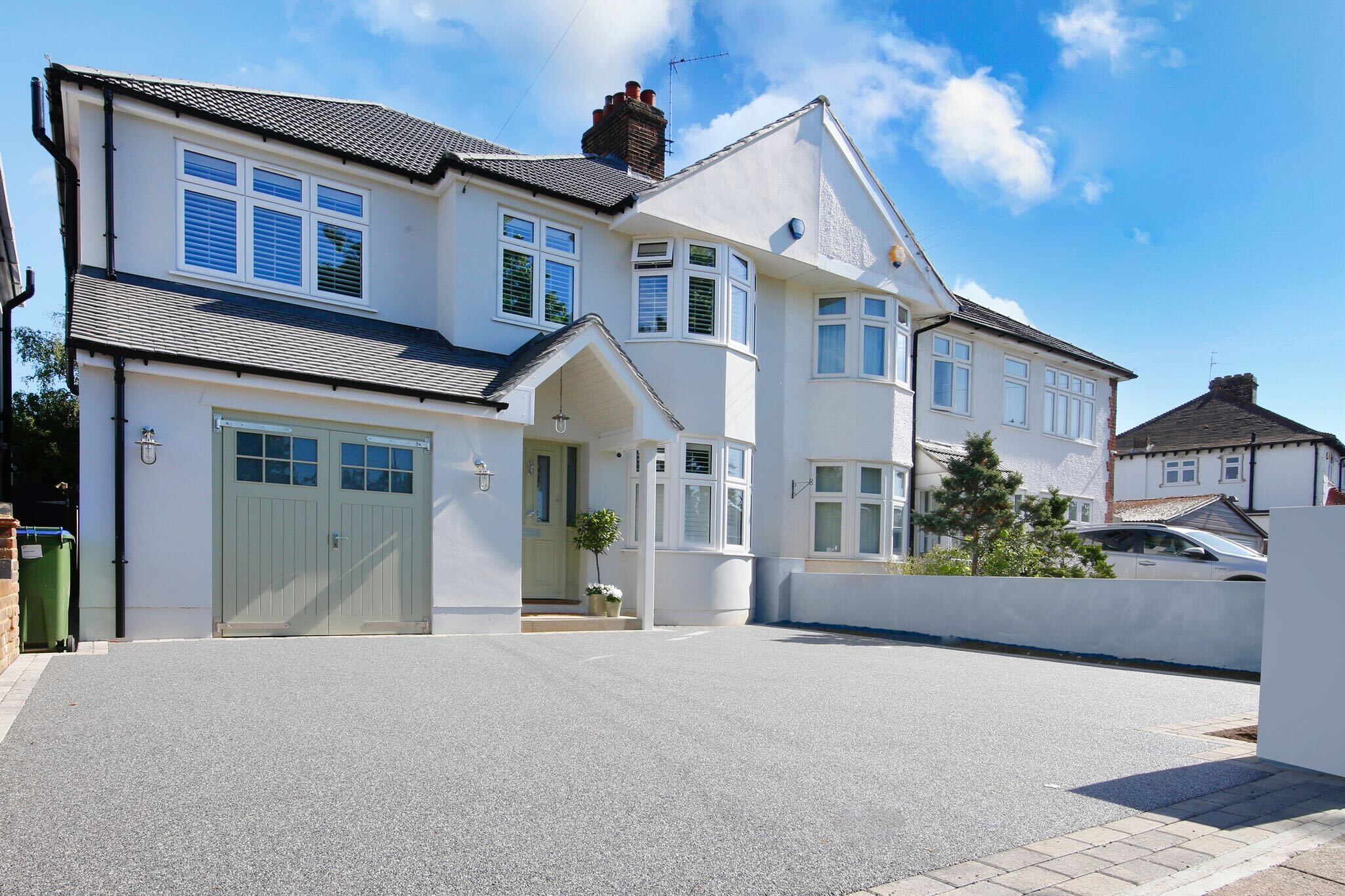 Manhattan blend resin driveway surface close-up