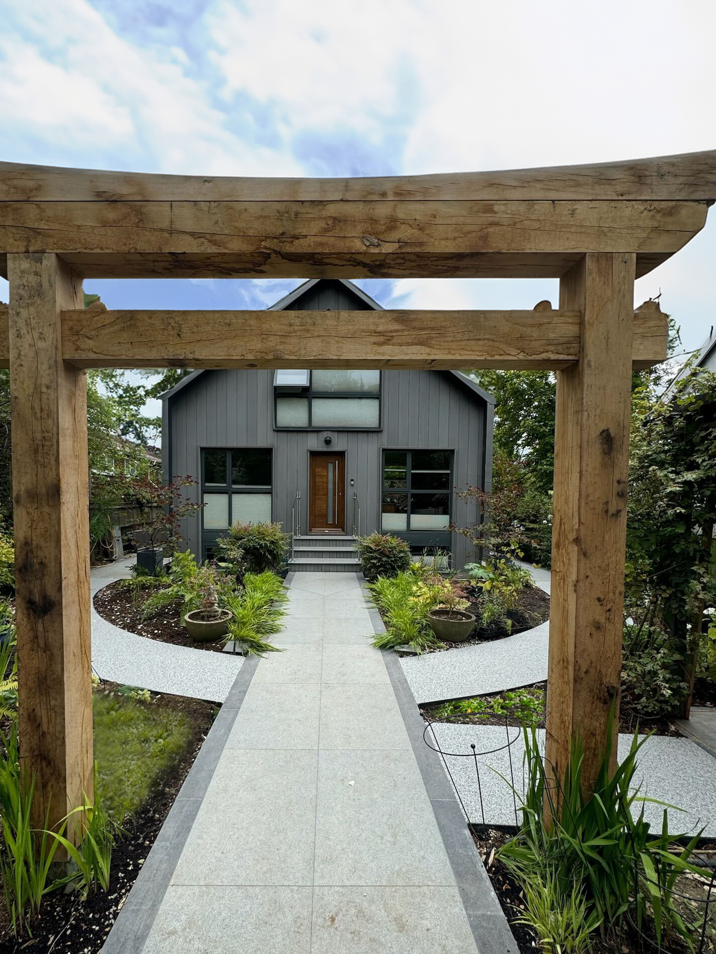 Wide view of Poseidon aggregate resin driveway